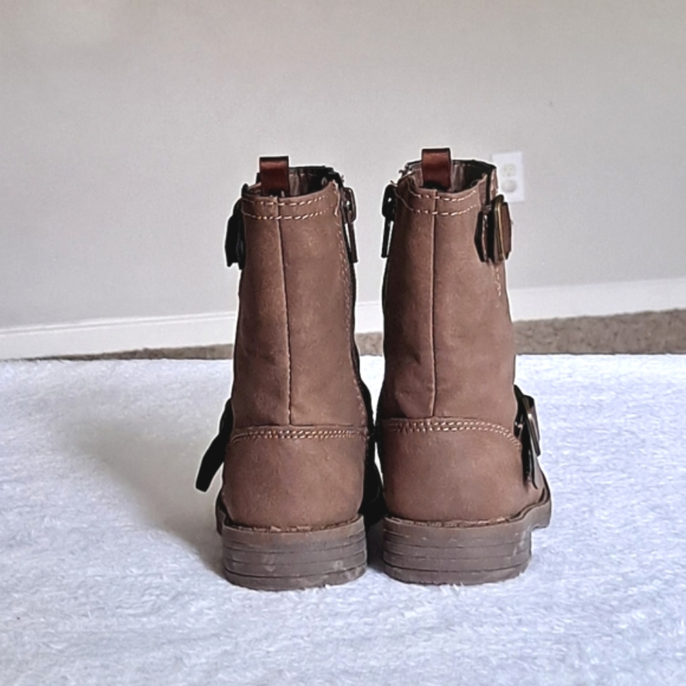 Little Girl's Brown Knee High 👢 Boots - Picture 5 of 7